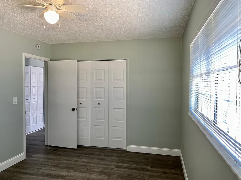 Guest bedroom.