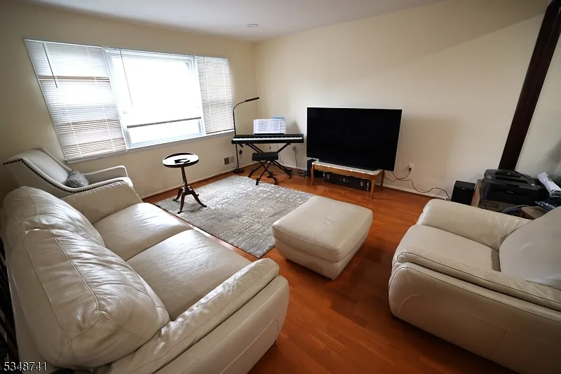 3 bed, 2.0 bath, $4,250 — Photo 3