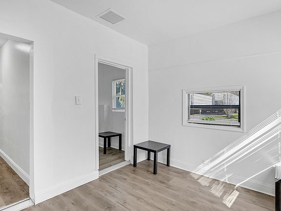 5th image of 2708 E Wilder Ave