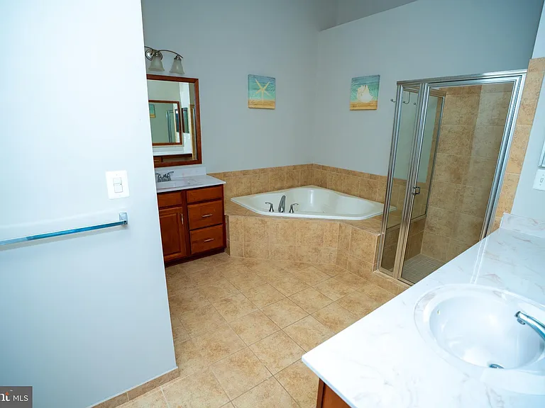 22535 Willington Sq — Photo 32