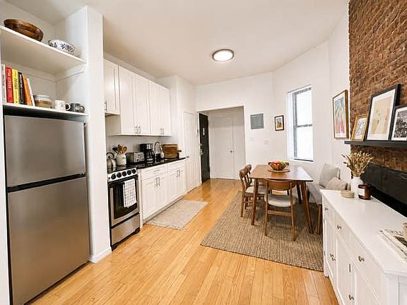 4th image of 136 E 28th St APT 2RE