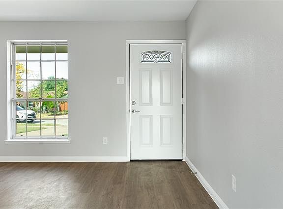 4th image of 630 Wren Ave