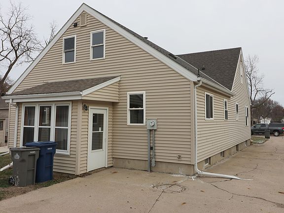 4th image of 707 6th Ave E
