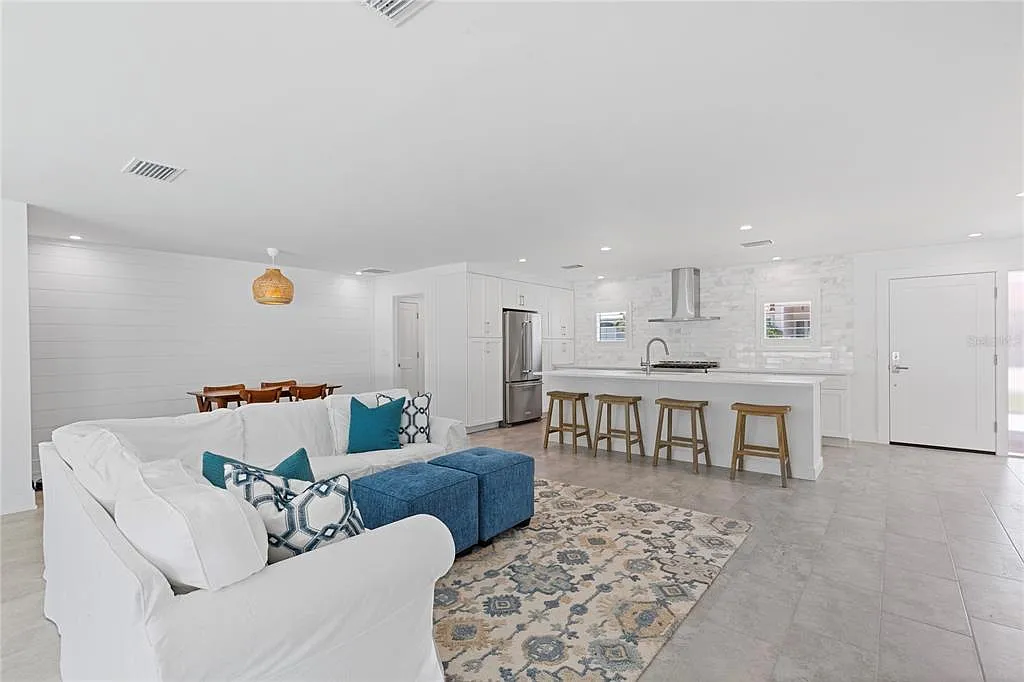 2 bed, 2.0 bath, 1520 sqft, $10,000 — Photo 4