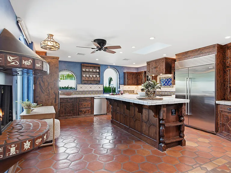 5828 E Cactus Wren Rd — Photo 5