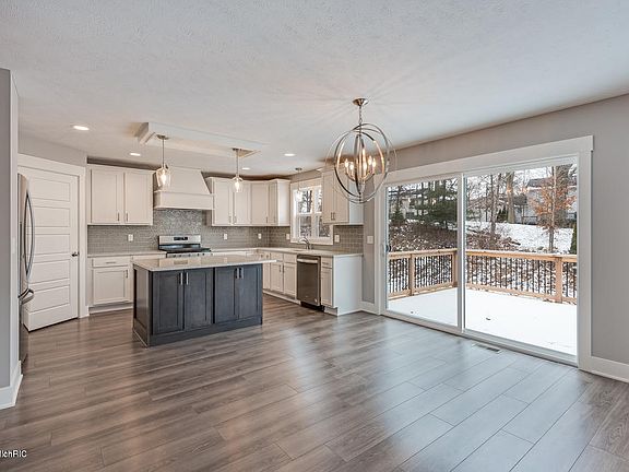 4th image of 4205 Boulder View Dr NE