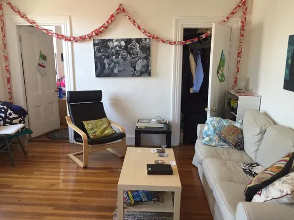 4 Phillips St, Boston, MA 02114