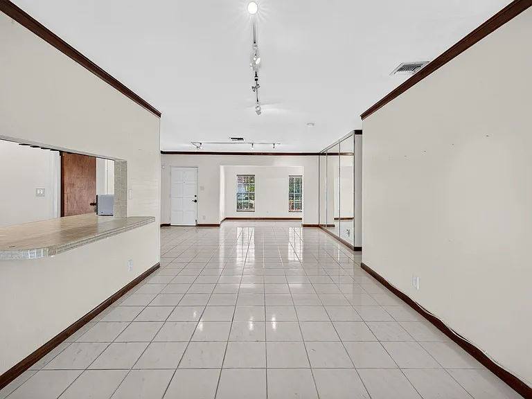2060 Tropic Isle — Photo 12