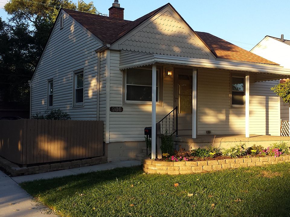 1st image of 986 Cleveland Ave