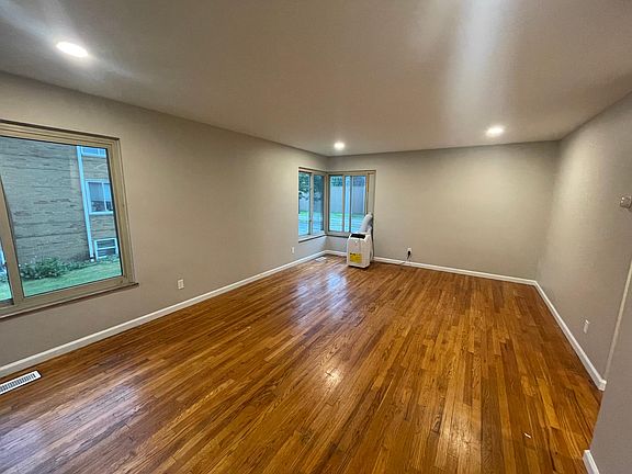 4th image of 18953 Hilliard Blvd APT 5