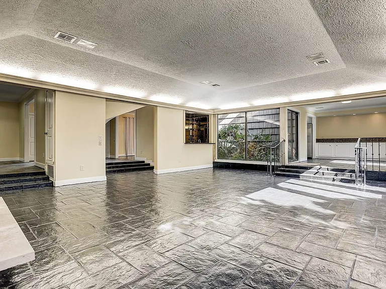 5203 Braesvalley Dr — Photo 9