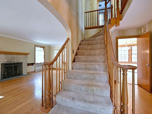 4th image of 117 W Eggleston Ave