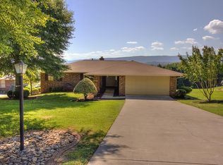 1109 Peterson Ln, Maryville, TN 37803
