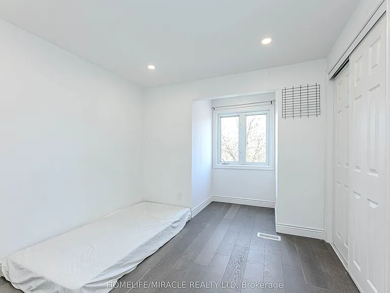 851 Bennett Ct — Photo 32