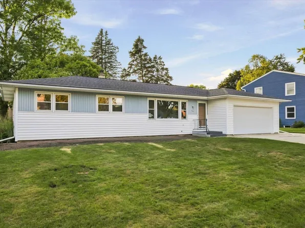 923 W Whitefish ROAD, Port Washington, WI 53074