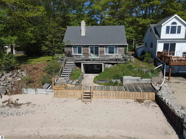 1551 Douglas Dr, Tawas City, MI 48763