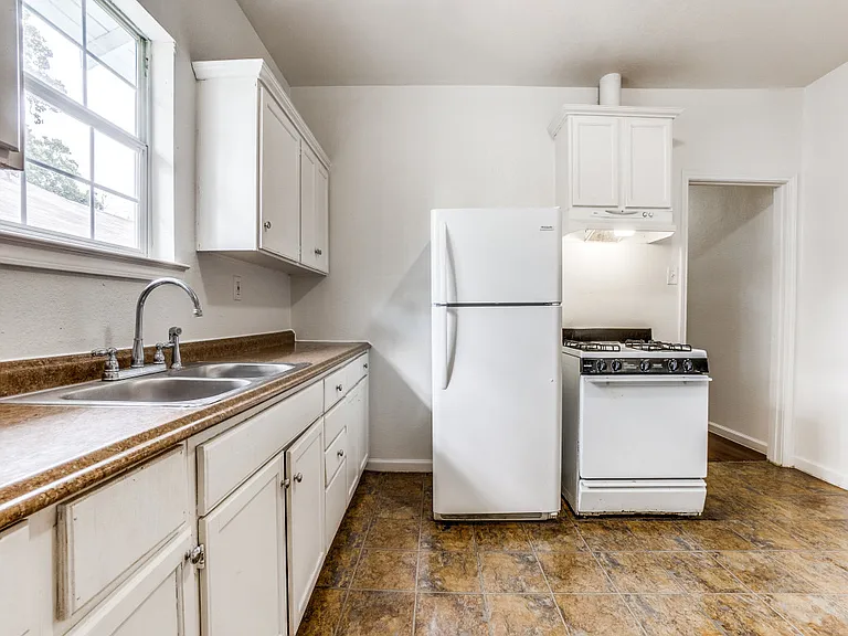 1628 Poplar St — Photo 17