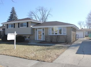 1695 W Woodland Ave, Addison, IL 60101