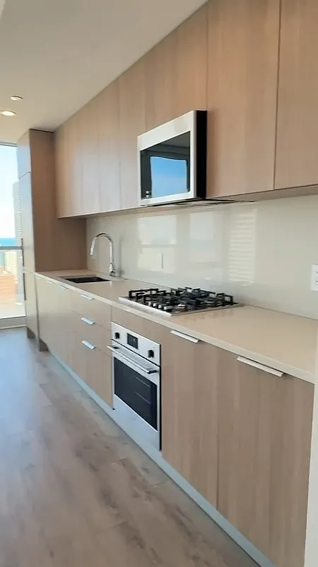 1 bed, 1.0 bath, 555 sqft, $2,415 — Photo 1