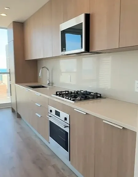 220 W Hill St — Photo 1