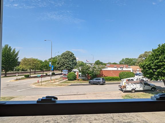 2nd image of 329 S Greenwood Ave #201