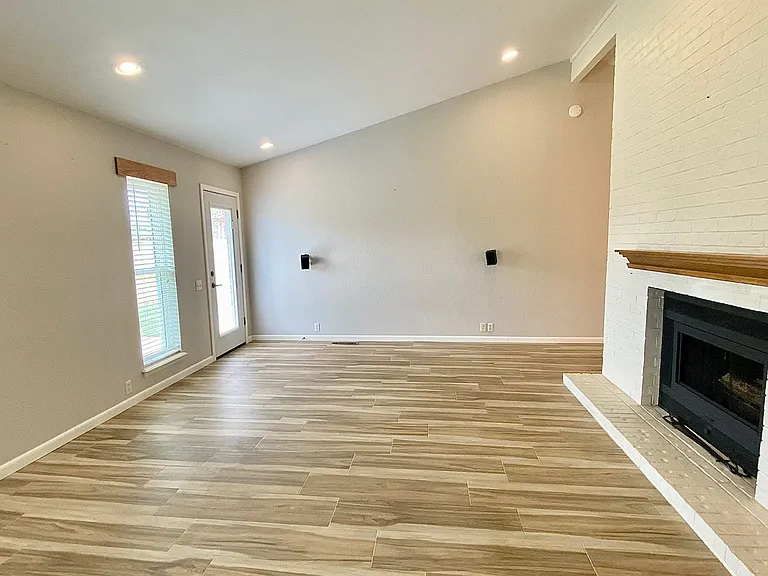 913 Rolling Hills Ter — Photo 11