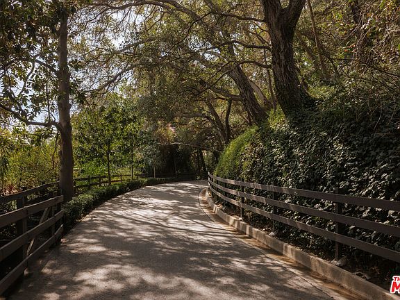2nd image of 2041 Mandeville Canyon Rd
