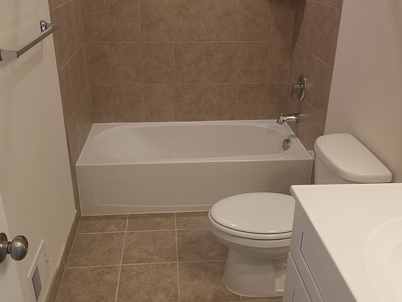 Upper Level Hall Bath Std.