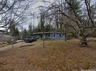 111 Rhododendron Dr, Laurel Park, NC 28739