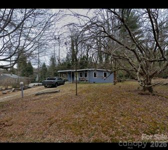 111 Rhododendron Dr, Laurel Park, NC, 28739