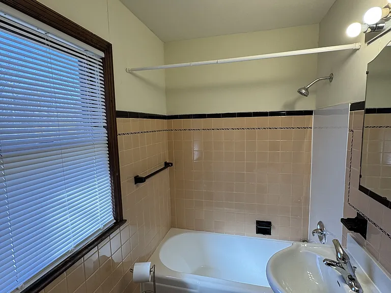 1994 Saint Clair Ave #6 — Photo 5