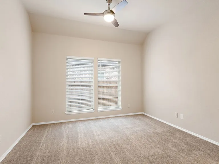 8710 White Crown — Photo 17