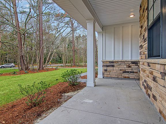 3rd image of 198 Huntington Rd