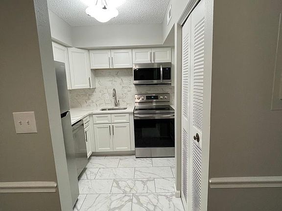 5th image of 9008 N Swan Cir