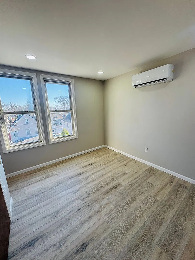 45 Franklin Avenue — Photo 2