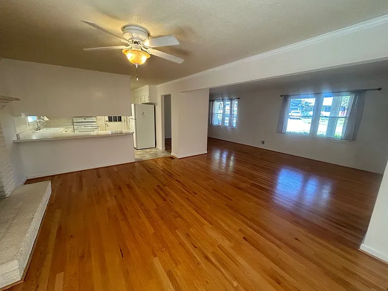 1015 Walters Ln — Photo 4