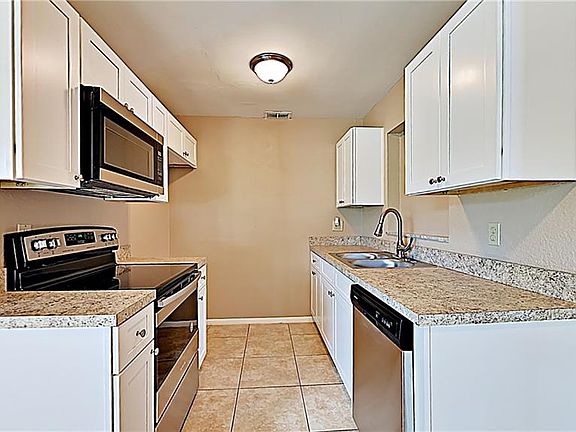 5th image of 1158 W Page Dr
