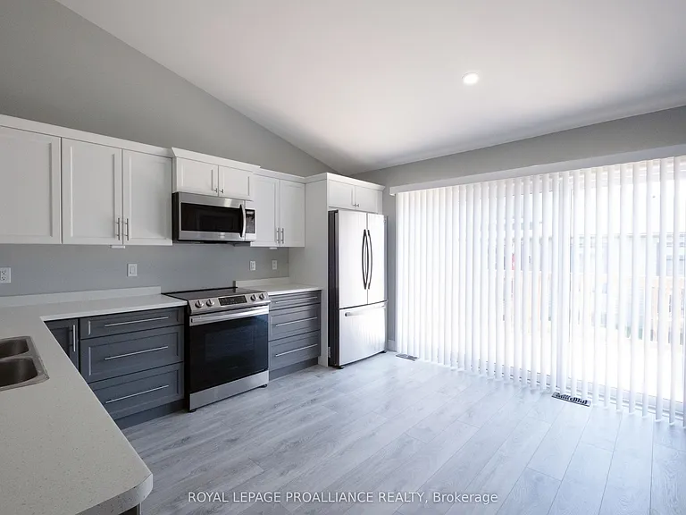22 Stirling Cres — Photo 11