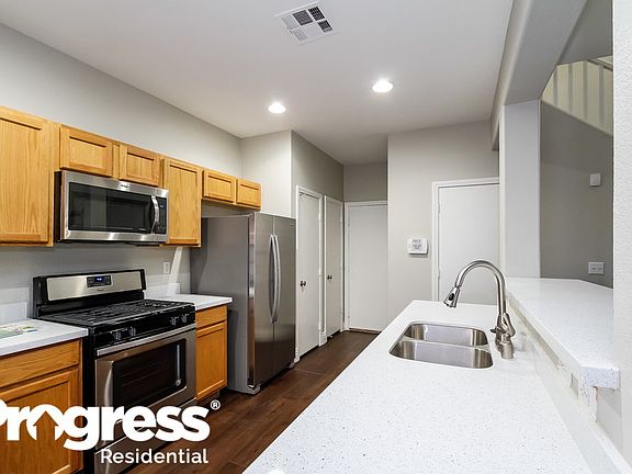 5th image of 516 Round Reign Ave