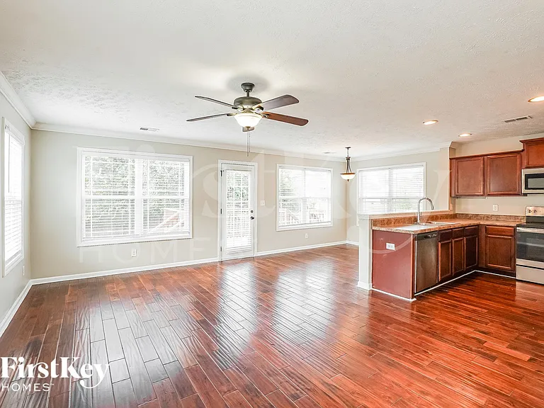 1309 Loren Cir — Photo 3