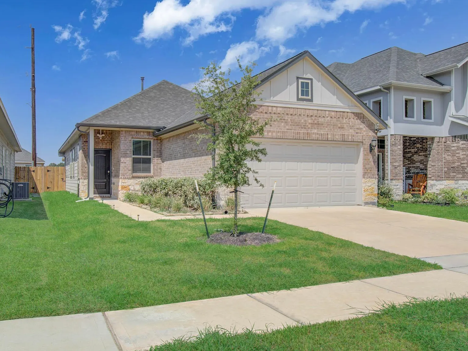 4 bed, 2.0 bath, 1477 sqft, $2,340 — Photo 2