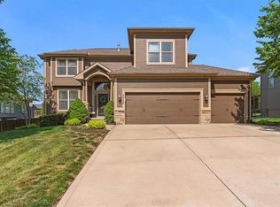 1216 Hampton Dr, Raymore, MO 64083