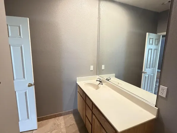 435 Petunia Ct, Merced, CA 95341