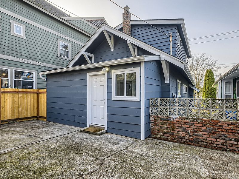 4th image of 5242 11 Avenue NE