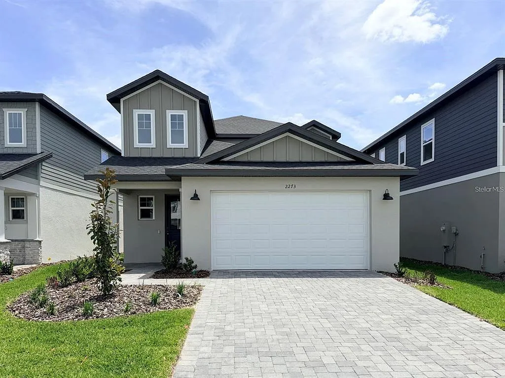 4 bed, 2.5 bath, 2082 sqft, $2,900 — Photo 1
