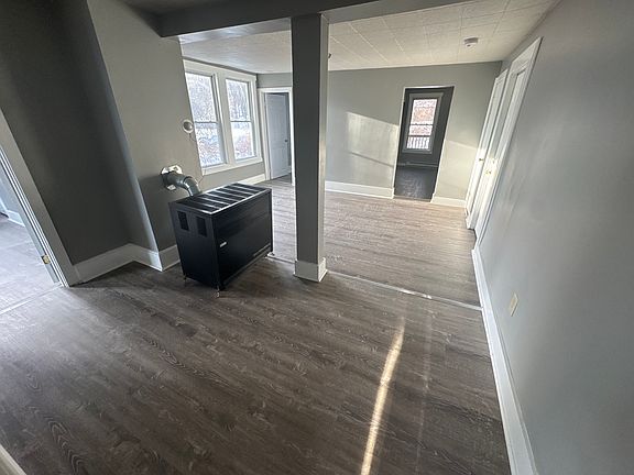 5th image of 94 E Main St #3L