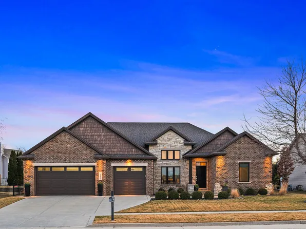 3215 Baer Rd, Bloomington, IL 61704