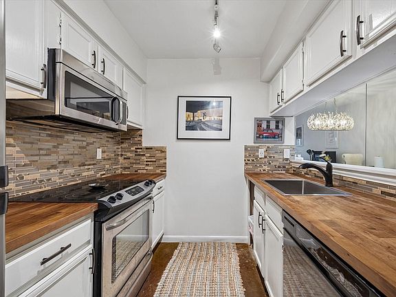 5th image of 1601 S Shepherd Dr APT 30