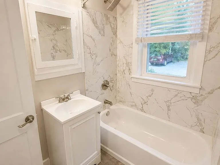 748-758 Shady Dr E — Photo 10