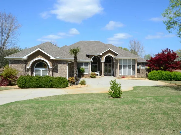 12820 Saint Andrews Dr, Athens, AL 35611